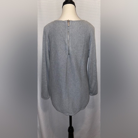 Women’s Michael KORS light gray knit sweater size medium - Picture 13 of 15